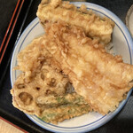 天富士 - タレの味で勝負しない 正統派の「天麩羅屋の天丼」でした