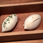 Fujiya 1935 - 左:豚の背脂・ローズマリー・塩で仕上げたのクリーム
      右:アンチョビと豆乳のクリーム