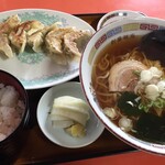 Shinka Hanten - ラーメンセット(ラーメン+餃子)＆ライス