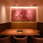 大徳壽 - 個室は花のストリングアートをご用意しました。上品なプライベートな空間で焼肉をどうぞ！