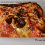 メーメーベーカリー - トマトとチーズのピザ２