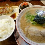 麺堂　香 - トンコツ梅セット。梅セットはどんなラーメンでも＋130円でできます