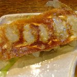 麺堂　香 - 餃子は一風堂のような一口羽付き餃子（写真はセット）