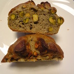 フール・ドゥ・アッシュ - ６－カット　大好きなセーグル生地にピスタチオペーストを練りこみ、更にピスタチオのフィリング