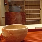 木山 - 井戸水のお白湯。炭鉢が変わりました。