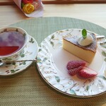 カフェ カドヤ - 料理写真:紅茶＆バスクチーズケーキ