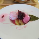 とらや菓子店 比角本店 - 白玉、ジェラート、桜餅、ゼリー、シロップetcが桜づくし。甘すぎずまた食べたい。