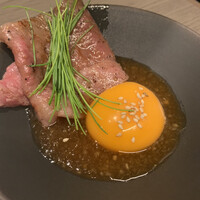 焼肉 BEEFMAN 六本木本店 - 卵黄フルーツダレと共に