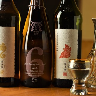 We offer over 100 types of famous sake from all over Japan.