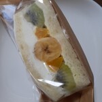 NICOLAO Coffee And Sandwich Works - ミックスフルーツ450円税込　(キウイ、オレンジ、バナナにマスカルポーネとホイップクリーム)　2021.4