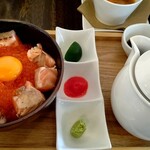 Kafe Ando Ba- Umi Rabo - 炙りサーモン丼