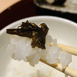 おみ乃 - ・新潟県南魚沼の笠原農園産コシヒカリの土鍋炊き
          昆布と