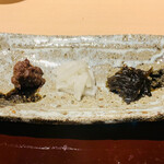 おみ乃 - ・ちょうちんの肉味噌、てんかぶの千枚漬け、昆布