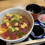 いづ源 - まぐろちらし