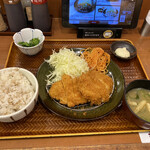 ごはん処 かつ庵 - チキンカツ定食
            ご飯は麦ご飯に無料で変更できます