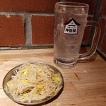 大衆スタンド神田屋 - 豆もやしのナムルとパンチレモンサワー