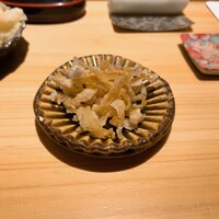 鮨 りんだ - 白魚の揚げたやつ
                    高級かっぱえびせんって言ってた笑