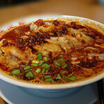 紅虎餃子房 - はみだしパイグータンタン麺
