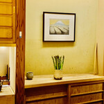 日本橋 蕎ノ字 - ◎店内に鈴木大将の故郷、静岡の富士山と茶畑の絵が掲げられている。