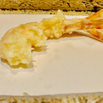 日本橋 蕎ノ字 - ☆二つ目はカリッと火入れした海老を天つゆで頂く。
      ◎いつも最高の火入れ加減である。