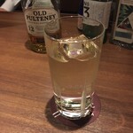 バー ゴヤ - 大変おいしい、お隣の方が飲んでいたものをマネして。桃源郷みたいな、華やかで軽くてしつこくない味わい。