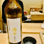 日本橋 蕎ノ字 - ◎ 日本酒の亜麻猫（秋田県新政酒造）を牡蠣の天ぷらに合わせて供される。