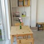 SHIBA COFFEE - 店内（利用させていただいたテーブル席）