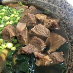 はなちゃんうどん  - 肉うどんの肉アップ