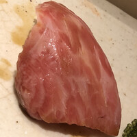 すし岩瀬 - 大トロのカマ筋です