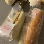 ブランジュリー パリの空の下 - 鉄分サンドイッチと豚フィレスービット