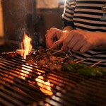 炭火と笑いの台所 とりすけ 難波本店 - 炭火の香りがたまらない焼鳥