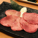 焼肉陽山道 - 特上タン塩 ¥3.135