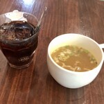 Cabe - ランチセットのスープとアイスコーヒー