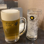 養老乃瀧 - ドリンク写真:生ビール大（左）　生ビール中（右）