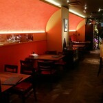 Salamanca Bar&Restaurant - 赤を基調としたオシャレな雰囲気