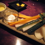 バー・バーンズ - 野菜スティック＋卵黄マスタードソース