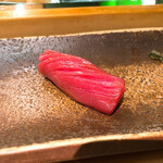 すし匠 - 下田の本鮪赤身のにぎり(シャリ小)