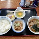 山田うどん - 菅谷の納豆朝定食 460円
            ごはん実測190グラム
            なっとう実測90グラム
