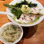 麺屋 六感堂 - わかめラーメン＋じゃことレタスのバターライス