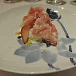 リストランテ カノフィーロ - ブッラータと苺、パルマ産生ハム