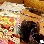 Saizeriya - 赤ワインとメニュー