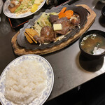 Resutoran Kadoya - サーロインにんにく焼き定食 1850円
                        ご飯と味噌汁、にんにく焼きアップ