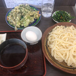 Teuchi Udon Tarappe - 大もりうどん（温）600円  温玉　50円  春菊　50円
                        蕗の薹　50円  タラの芽　50円