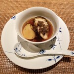 au deco - 牡蠣と蕪、黒トリュフのコンソメスープ