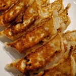 餃子の王将 - まぁまぁの焼き目やな！