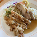 ジョイフル - このなかなかの大きさのチキンを、次女はペロリ！！