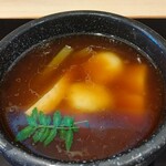 麺や ゆた花 - つけダレ！白い丸い所がフワフワお餅！