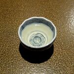 日本料理FUJI - 昆布・鰹節・鮪節などで引いた一番出汁。味と香りを愉しみます