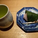 日本料理FUJI - リコちゃん特製の桜もちとお茶で締め括り