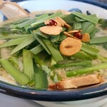 宝介 - おお！背油たっぷりで濃厚そう。ニラが綺麗ですね(^^)